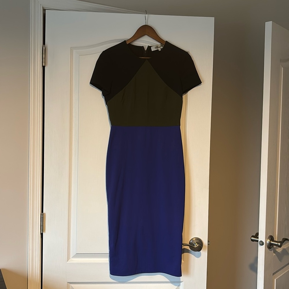 Like new DVF Diane von Furstenburg color block sheath sz 4